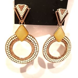 NWT 80's vibe dangle earrings